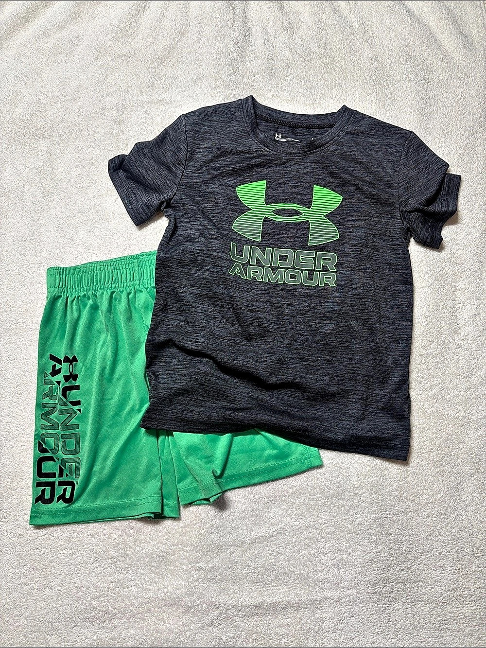 Under Armour Boys Short Sleeve T-Shirt and Shorts Outfit Set Green & Gray